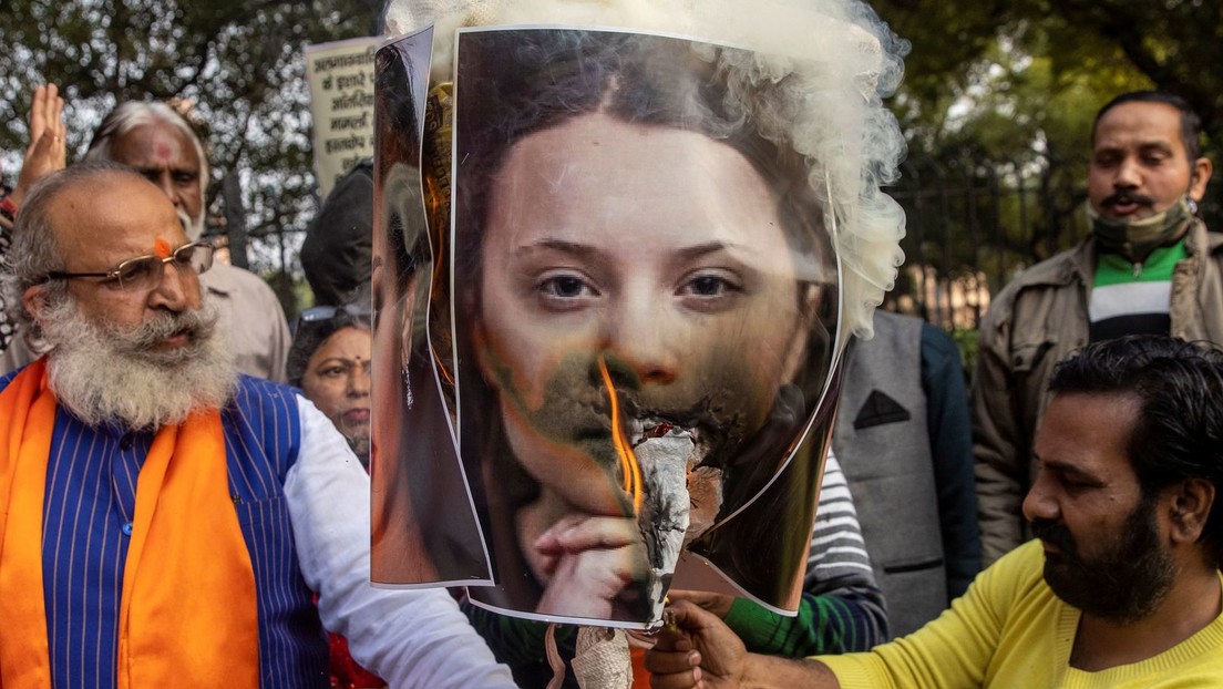Wegen unbeliebter Tweets: Menschen in Indien verbrennen Fotos von Greta Thunberg und Rihanna
