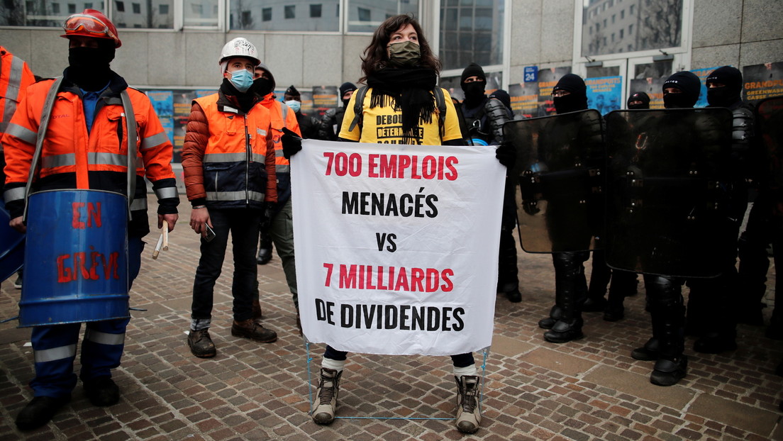 Paris: Zusammenstöße zwischen streikenden Raffineriearbeitern und Klimaschützern mit der Polizei