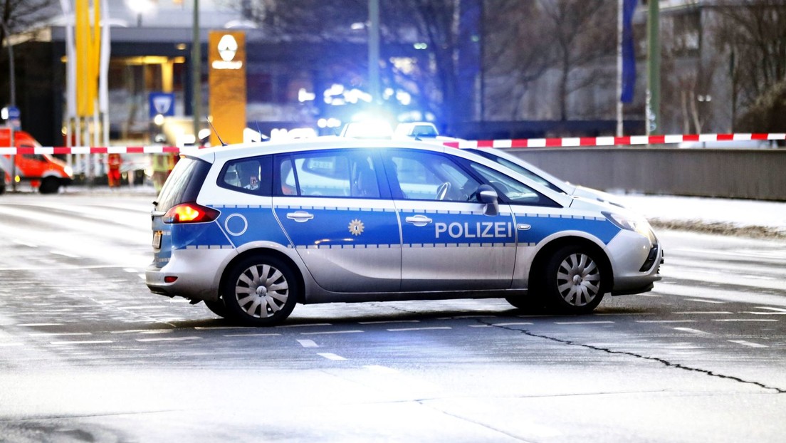 Schlägerei in Berlin: 40 Menschen gehen mit Messern, Rohren und Stöcken aufeinander los