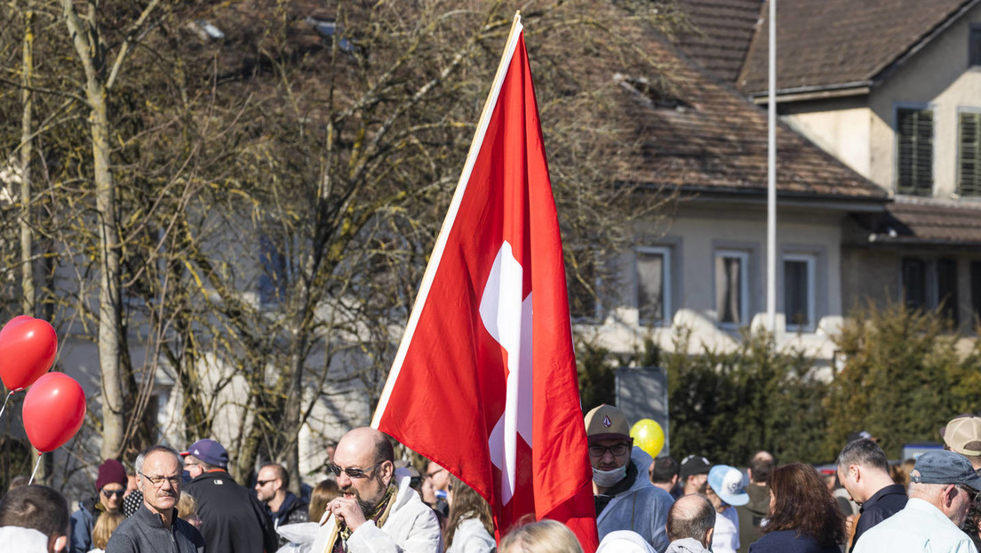 Nach Druck durch die Bevölkerung: Schweiz lockert den harten Lockdown
