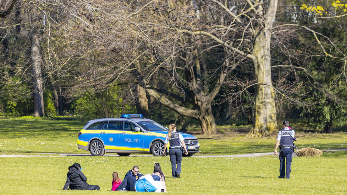 Hamburger Polizei jagt Jugendlichen durch den Park – er hatte seine Freunde umarmt