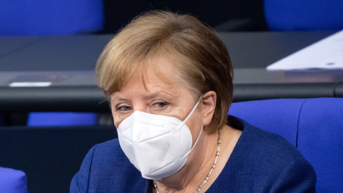 Immunologe fordert: Merkel soll sich öffentlichkeitswirksam mit AstraZeneca-Vakzin impfen lassen
