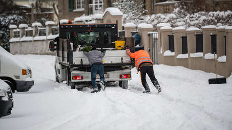 "Lage ist katastrophal": Neuschnee und Verkehrschaos in Deutschland