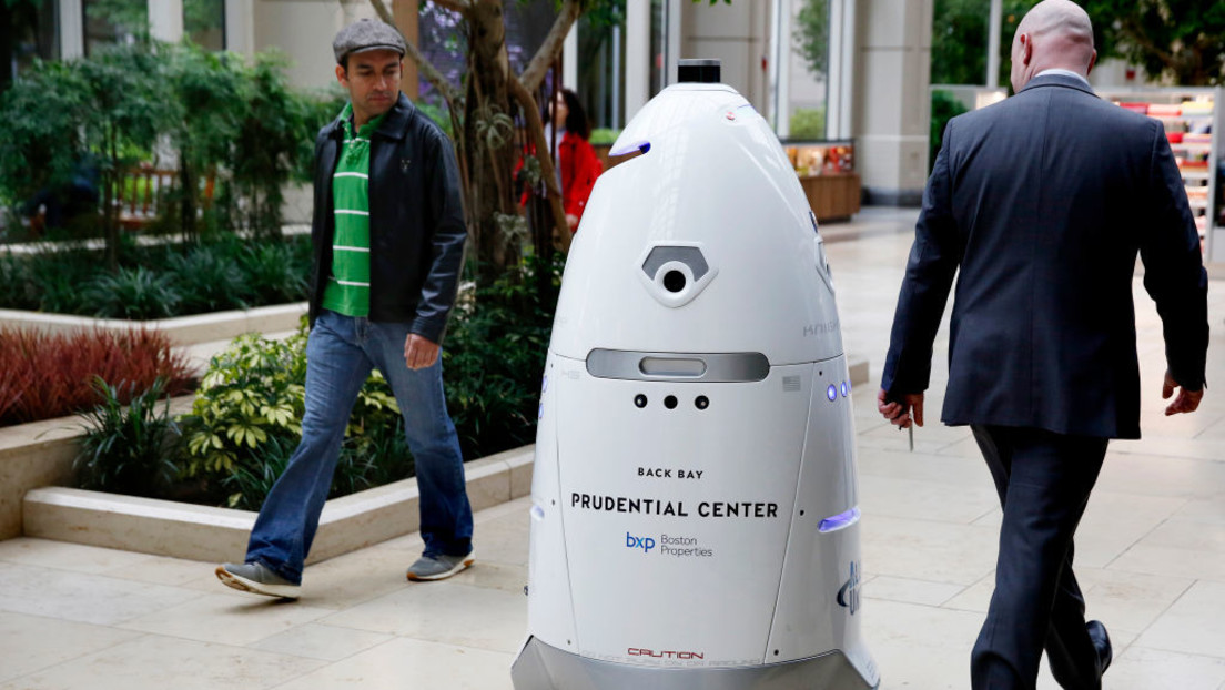 Robocop in real? – Sicherheitsroboter patrouilliert in Wohnkomplex in Las Vegas
