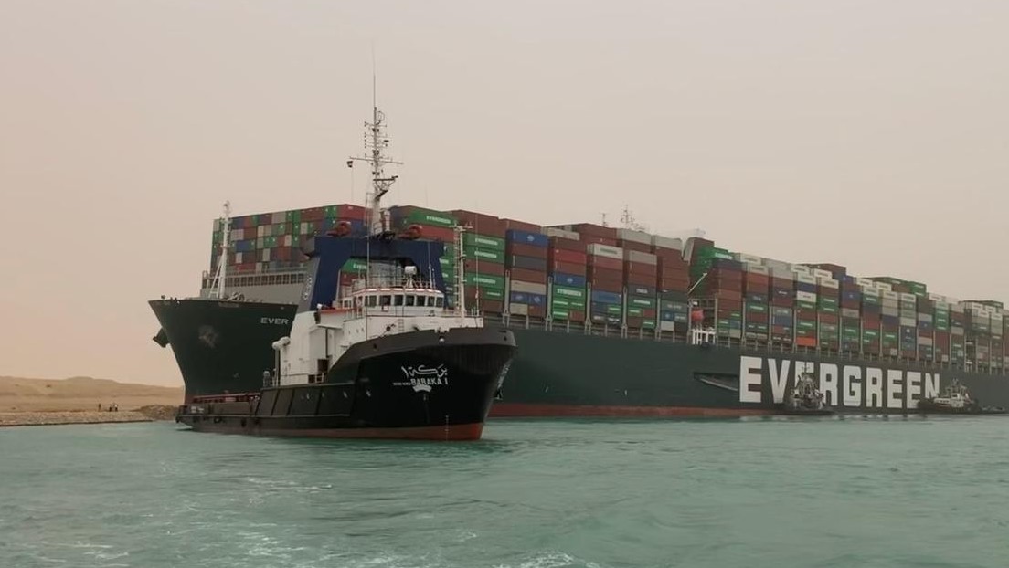 Stau am Suezkanal "könnte noch Wochen dauern" - Frachtverkehr steht still