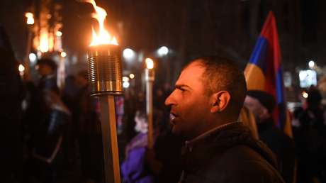 Armenien: Nationalisten veranstalten Fackelmarsch und fordern "Rückführung" von Bergkarabach
