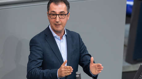 Grünen-Politiker Özdemir pocht auf baldigen Umstieg auf Elektroantrieb
