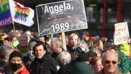 Ein Jahr Corona-Maßnahmen – Demos und tumultartige Szenen in mehreren deutschen Städten