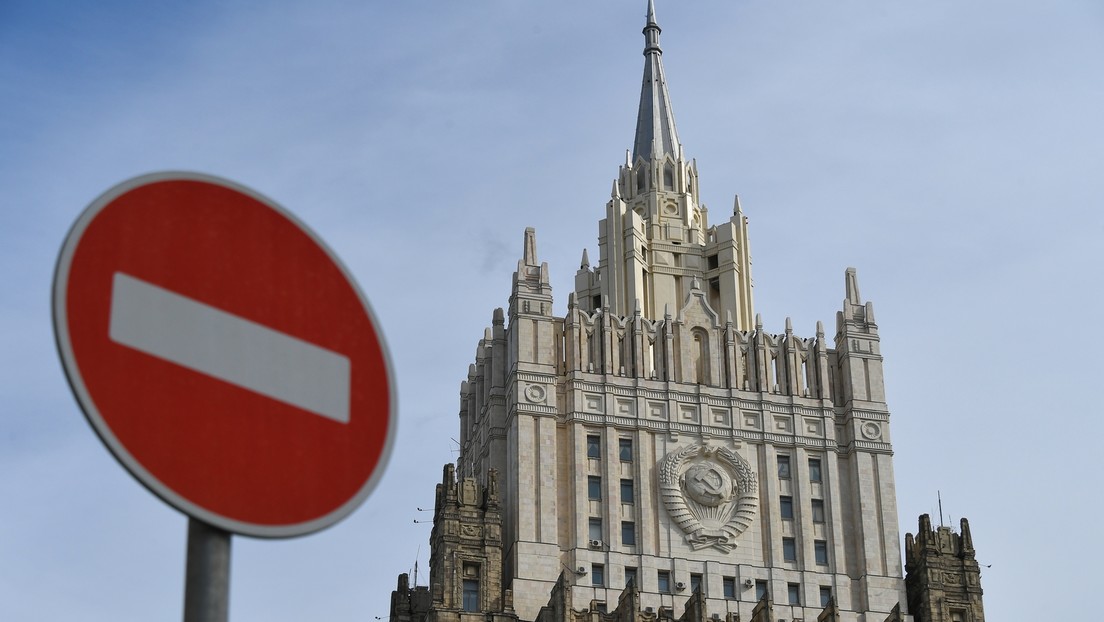 Russisches Außenamt bekundet entschiedenen Protest gegen Ausweisung von Diplomaten aus Tschechien