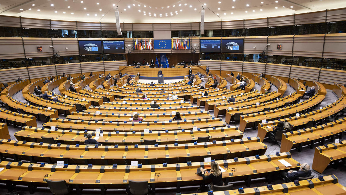 EU-Parlament stimmt für "EU Covid-19 Zertifikat" - Streit mit Ländern um Umsetzung