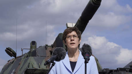 Verteidigungsministerin Kramp-Karrenbauer warnt: "Russland bedroht Europa konkret und unmittelbar"