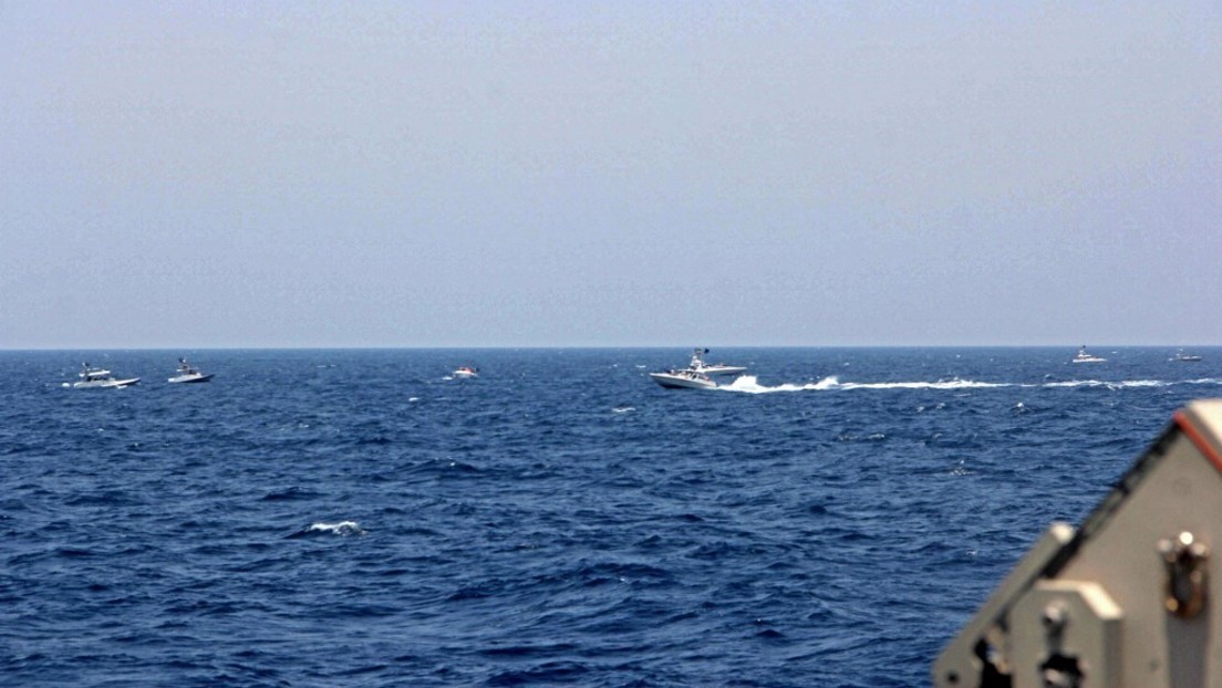 Straße von Hormus: US-Marine feuert 30 Warnschüsse auf iranische Schnellboote ab