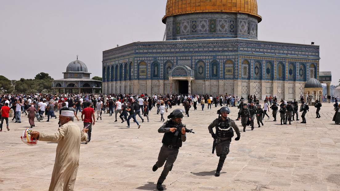 Wieder Zusammenstöße am Tempelberg: Israelische Polizei treibt muslimische Gläubige auseinander
