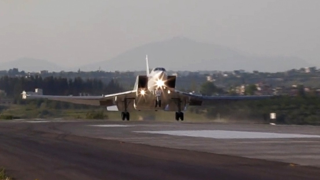 Russische Tu-22M3-Langstreckenbomber zu Übungen in Syrien angekommen