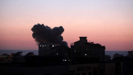 Hochhaus in Gaza bei Luftangriff zerstört – Raketenangriffe auf Israel
