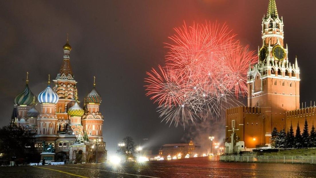 LIVE: "Tag Russlands" – Feierliches Feuerwerk erhellt den Nachthimmel über Moskau