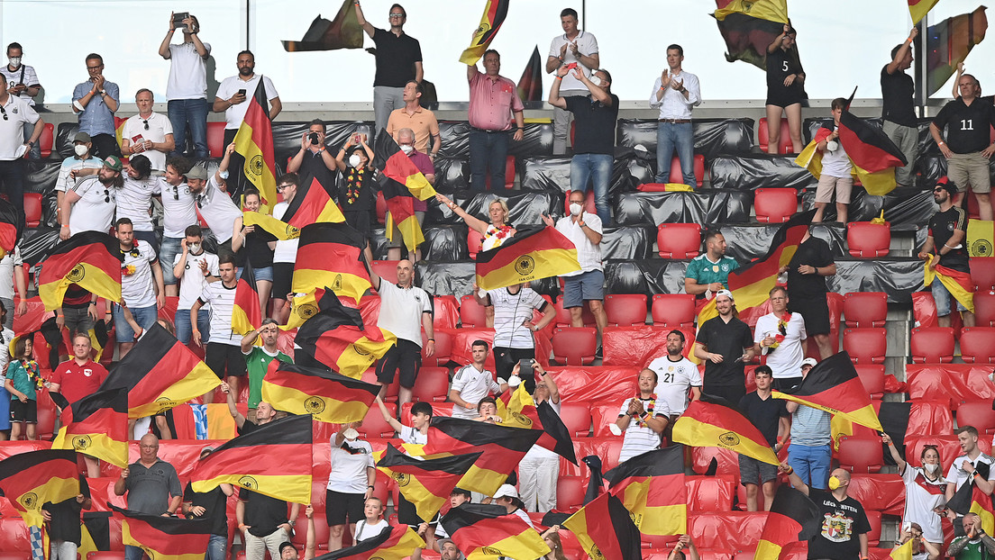 Bayerns Gesundheitsminister kritisiert "Masken-Ignoranz" beim EM Spiel Deutschland-Portugal