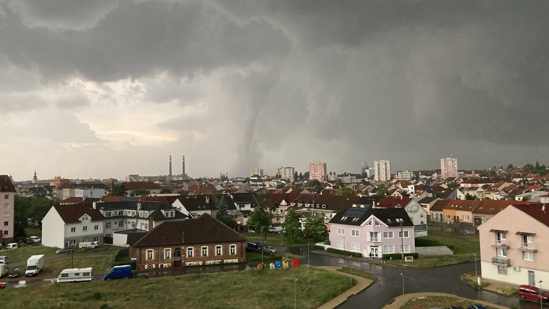 Starker Tornado fegt durch Tschechien: Drei Tote und Hunderte Verletzte – Zerstörte Orte (VIDEOS)