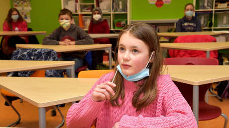 Kaum Positivfälle, fehlende Daten: Trotzdem hält NRW an Masken und Pflichttests für Schüler fest