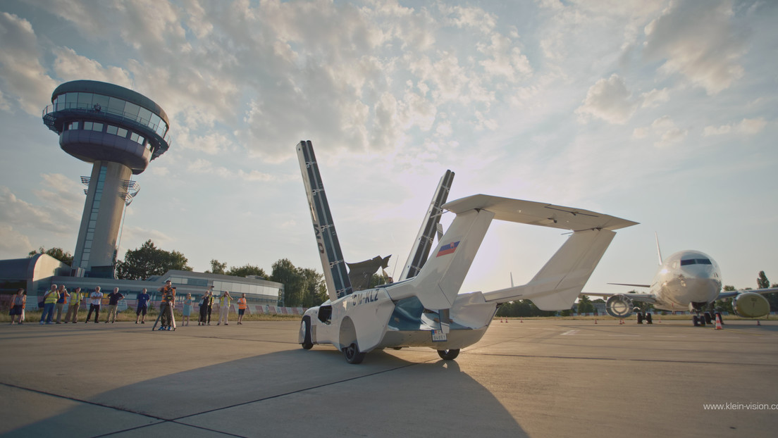 Die Zukunft ist jetzt: Fliegendes Auto absolviert Testflug von Nitra nach Bratislava