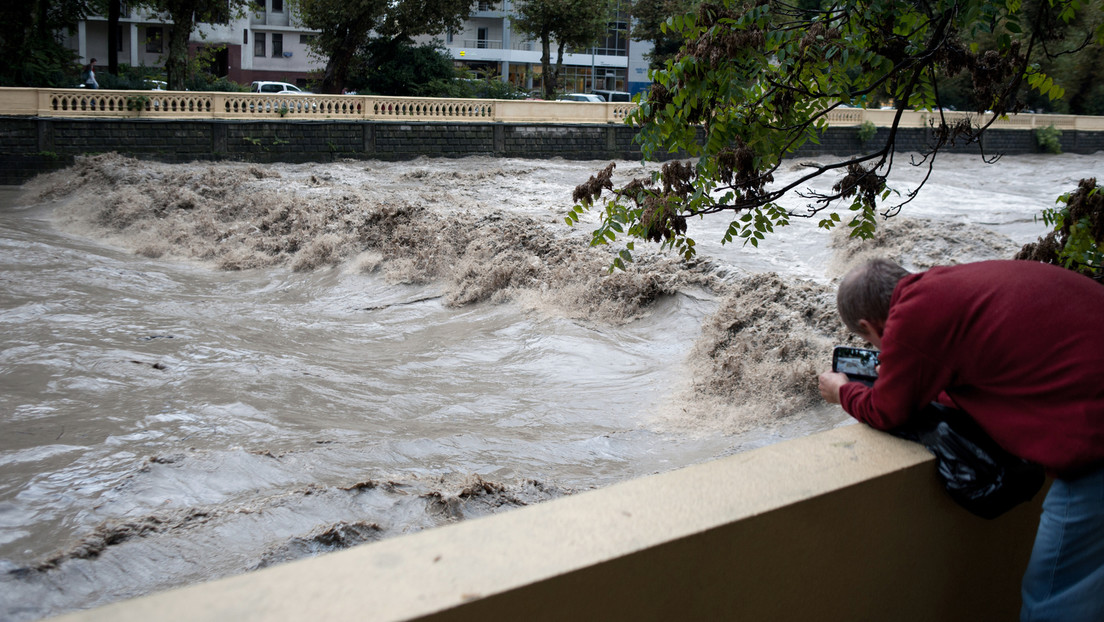 Hochwasserwarnung in Sotschi – Behörden bereiten Einwohner auf Evakuierung vor