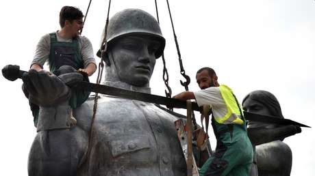 Ukraine: Monument zum Sieg über den Faschismus abgerissen – Nationalisten triumphieren