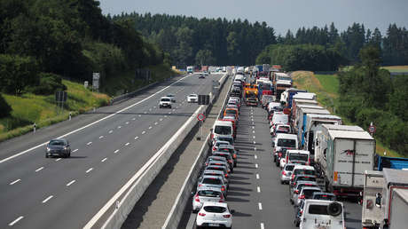 Mindestens zwölf Verletzte nach Unfall eines Reisebusses auf A13