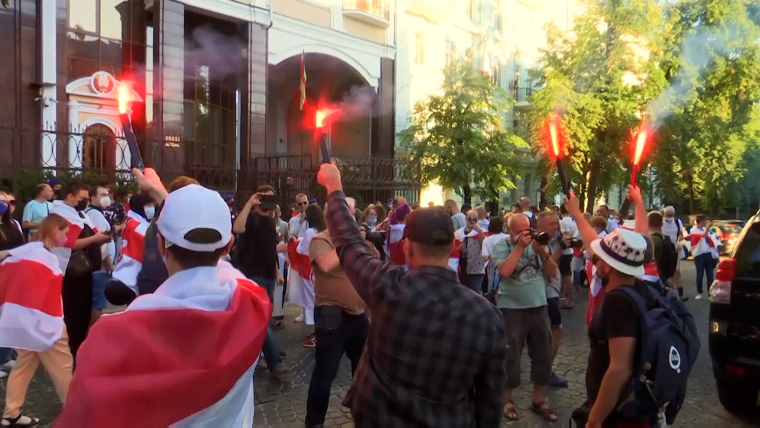 "Wir müssen weiterkämpfen": Weißrussische Oppositionelle demonstrieren in Warschau und Kiew