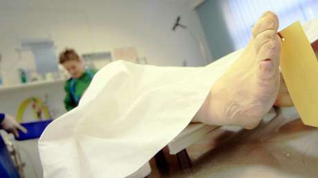Hohe Dunkelziffer an Impftoten? – Heidelberger Pathologe fordert mehr Obduktionen