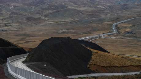 Aus Angst vor Zustrom afghanischer Flüchtlinge: Türkei baut Mauer an der Grenze zu Iran