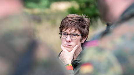 Edles Motiv oder nur Harakiri mit Ansage? Verteidigungsministerin will Kopf hinhalten