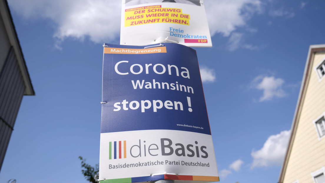 Brutaler Wahlkampf in Berlin: Wahlkampfhelfer (64 und 70) der Partei "Die Basis" schwer attackiert