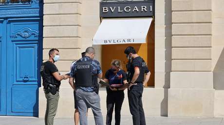 In feinen Anzügen und mit Waffe: Täter berauben Bulgari-Geschäft in Paris