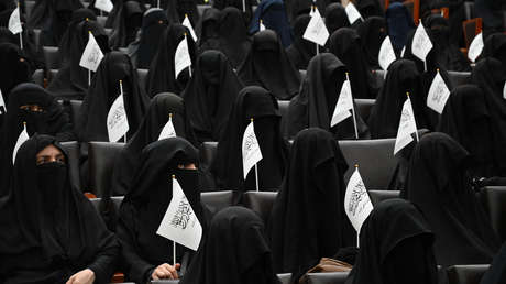 "Wir wollen keine Koedukation": Vollverschleierte Frauen demonstrieren in Kabul für Taliban