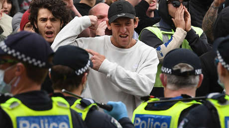 Australien: Demonstranten durchbrechen Polizeikette – trotz Gewaltandrohung und Pfeffersprayeinsatz