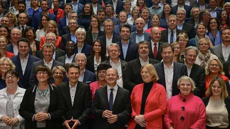 Gruppenkuscheln ohne Masken und Mindestabstand: SPD-Fraktion in der Kritik