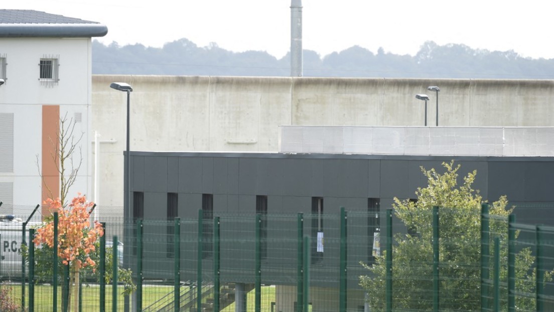 Geiselnahme in französischem Gefängnis – Spezialeinheiten vor Ort