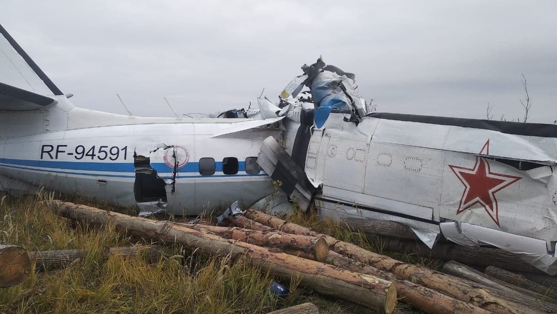 Flugzeugunglück in Russland: Let L-410 mit 23 Menschen an Bord erleidet Bruchlandung