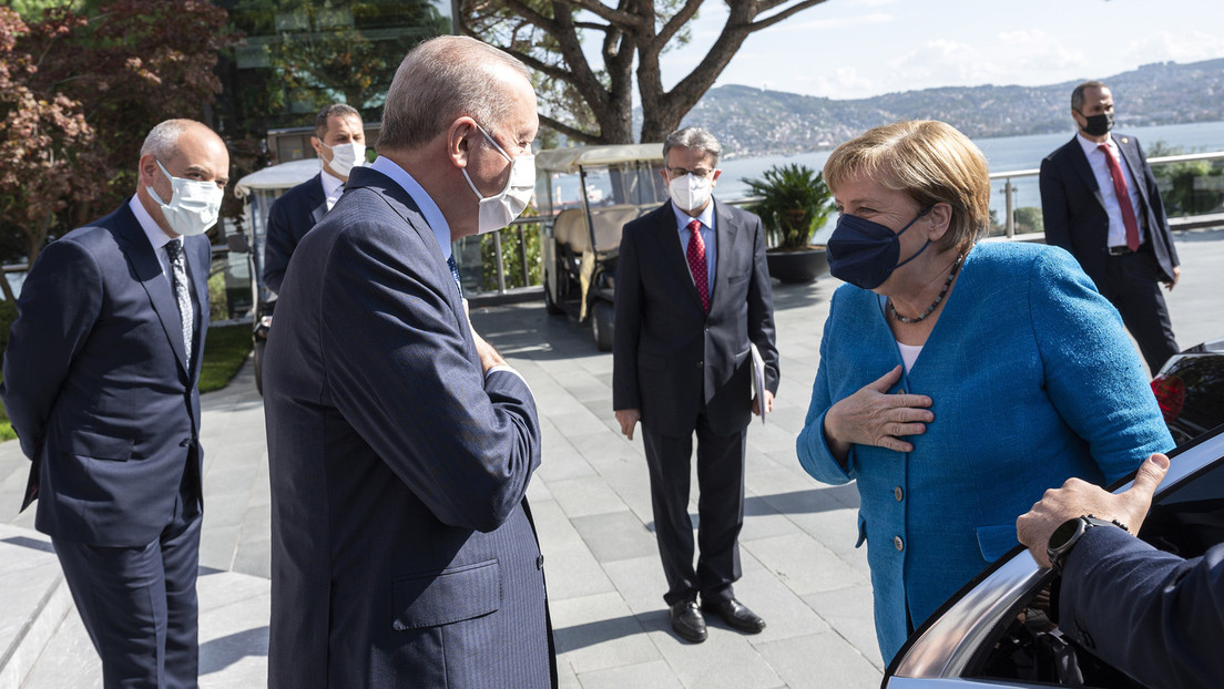 Merkels letzter Besuch bei Erdoğan: Flüchtlingskrise und neue Bundesregierung im Fokus