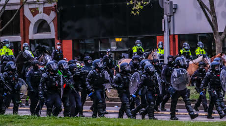 "Kaffeebecher-Gestapo" – Kritik an australischer Polizei wegen extremer Maskenpflicht-Kontrolle