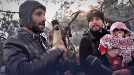 "Wir zahlen 2.600 Euro pro Person" – Migranten berichten, wie sie nach Weißrussland gekommen sind