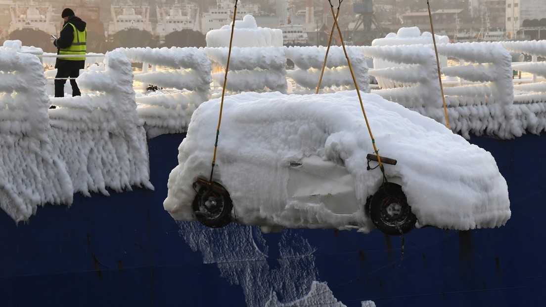 Tiefgekühltes Auto gefällig? Vereiste Wagen sorgen in Russland für Aufsehen
