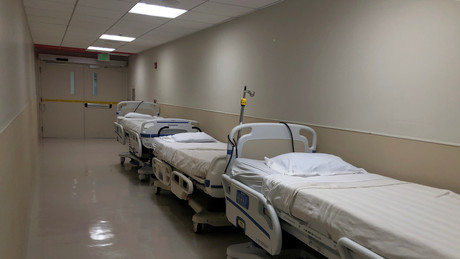 Massiver Pflege- und Ärztemangel in US-Kliniken nach Einführung der Impfpflicht