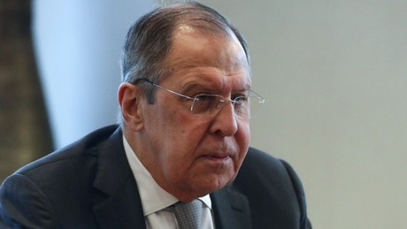 Russlands Außenminister im RT-Interview: "Zu oft getäuscht, wollen darum verbindliche Garantien"