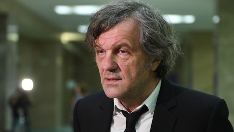 Emir Kusturica zu RT: "Der Dritte Weltkrieg beginnt, wenn man Satelliten abschaltet"