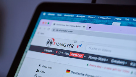 Pornoportal xHamster droht Netzsperre wegen Missachtung des Kinder- und Jugendschutzes