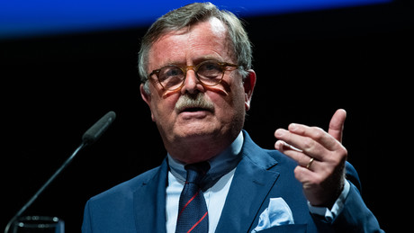 Weltärztechef Montgomery bezeichnet Juristen nach 2G-Urteilen als "kleine Richterlein"