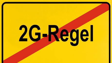 Gerichte kippen 2G-Regel
