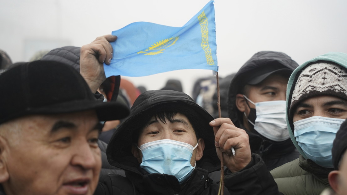 Zusammenstöße zwischen Demonstranten und Polizei in Kasachstan (Videos)