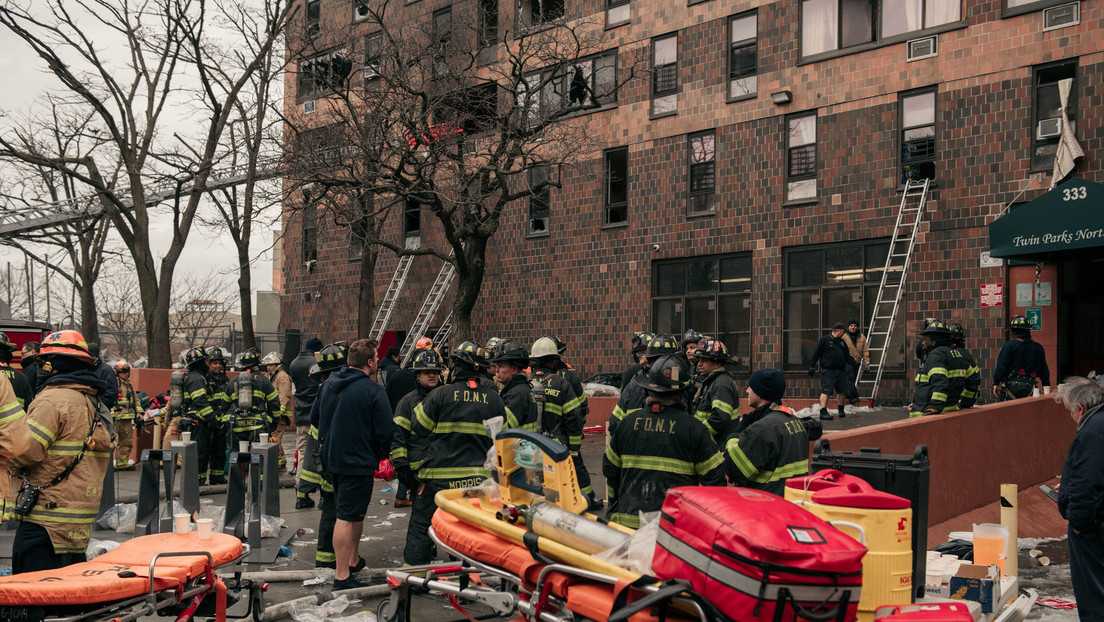 New York: Mindestens 19 Tote bei schwerem Brand in Hochhaus – Mehrere Kinder unter den Opfern